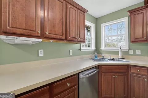 Kitchen - 226 Amy Ln, Gray, GA 31032 photo 2 of 3