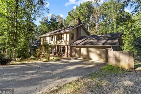 2731 Brackenwood Dr, Snellville, GA 30039