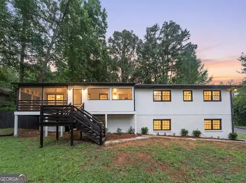 135 Golden Hills Dr, Woodstock, GA 30189