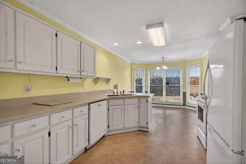 Kitchen - 104 Bridlewood Dr, Lagrange, GA 30240 photo 1 of 2