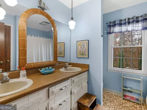 Bath - 879 Rocky Creek Rd, Hampton, GA 30228 photo 1 of 4