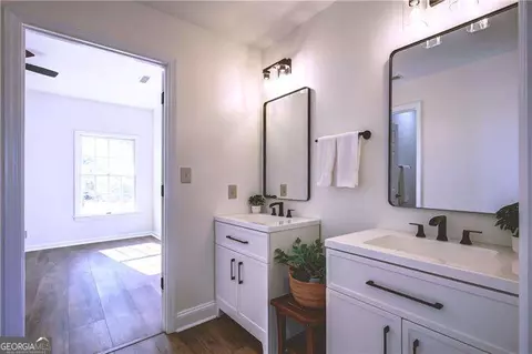 Bath - 142 Carr Rd, Lagrange, GA 30241 photo 7 of 9