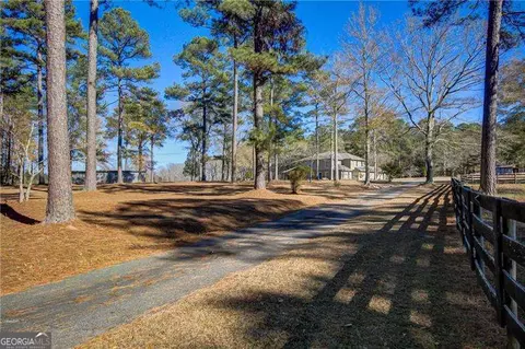 Exterior - 142 Carr Rd, Lagrange, GA 30241 photo 2 of 28