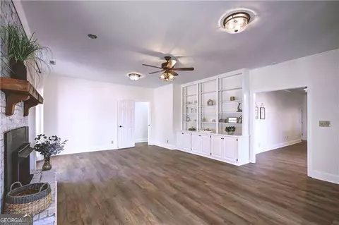 Living - 142 Carr Rd, Lagrange, GA 30241 photo 7 of 9