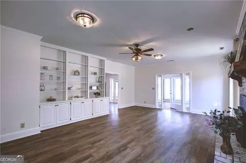 Living - 142 Carr Rd, Lagrange, GA 30241 photo 6 of 9