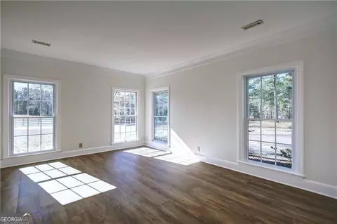 Living - 142 Carr Rd, Lagrange, GA 30241 photo 2 of 9