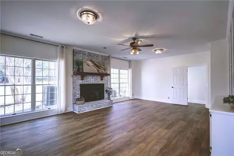 Living - 142 Carr Rd, Lagrange, GA 30241 photo 5 of 9