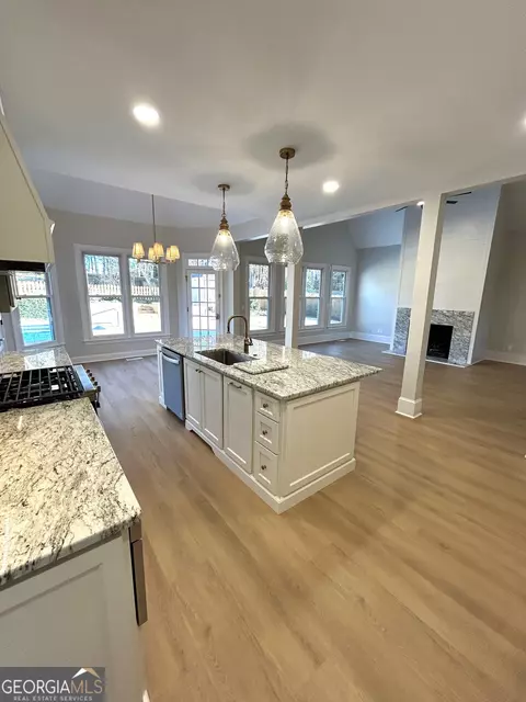 Kitchen - 114 Red Oak Trl, Lagrange, GA 30240 photo 4 of 8