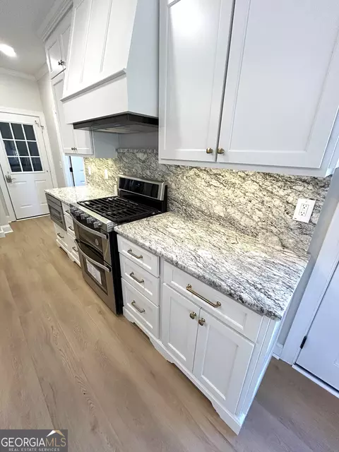 Kitchen - 114 Red Oak Trl, Lagrange, GA 30240 photo 6 of 8