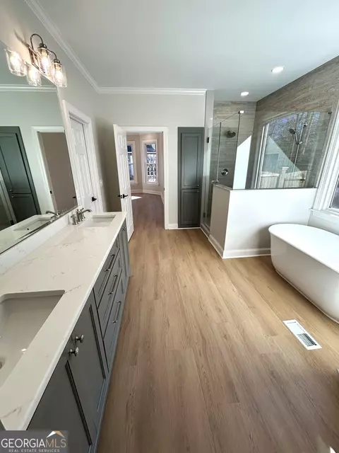 Bath - 114 Red Oak Trl, Lagrange, GA 30240 photo 1 of 12