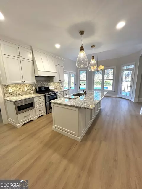 Kitchen - 114 Red Oak Trl, Lagrange, GA 30240 photo 2 of 8
