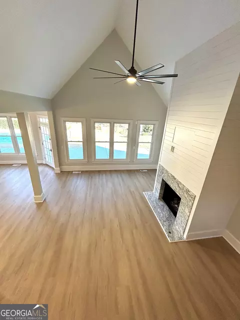 Living - 114 Red Oak Trl, Lagrange, GA 30240 photo 5 of 9
