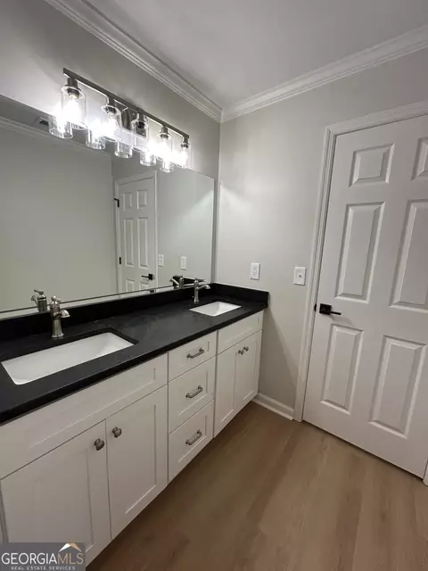 Bath - 114 Red Oak Trl, Lagrange, GA 30240 photo 6 of 12