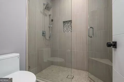 Bath - 2804 Skyland Dr NE, Chamblee, GA 30341 photo 6 of 8