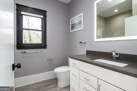 Bath - 2804 Skyland Dr NE, Chamblee, GA 30341 photo 2 of 8