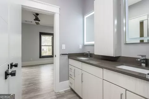 Bath - 2804 Skyland Dr NE, Chamblee, GA 30341 photo 5 of 8