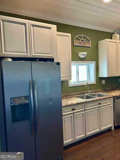 Kitchen - 201 Claude Anderson Rd, Claxton, GA 30417 photo 2 of 3