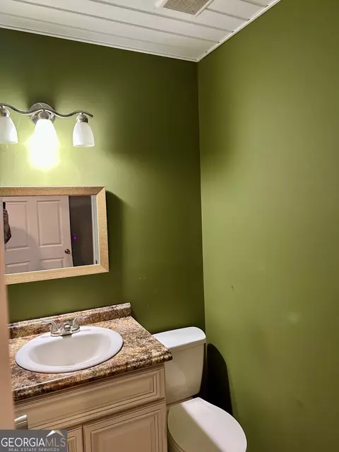 Bath - 201 Claude Anderson Rd, Claxton, GA 30417 photo 3 of 4