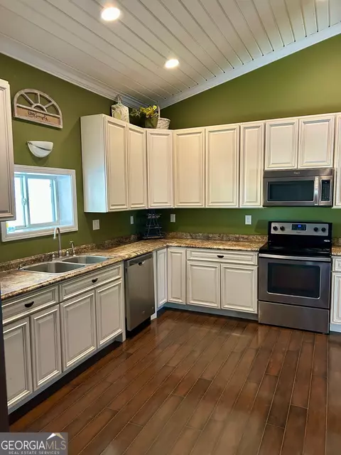 Kitchen - 201 Claude Anderson Rd, Claxton, GA 30417 photo 1 of 3