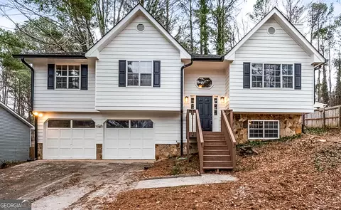 320 Rocky Cove Trl, Lawrenceville, GA 30044