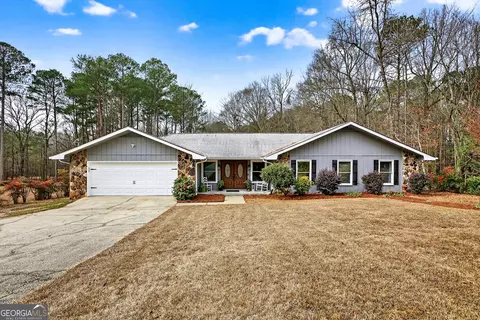 135 Ken Cir, Fayetteville, GA 30215