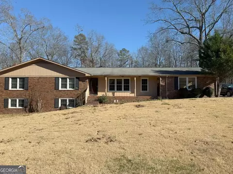 224 SE Lake Dr, Calhoun, GA 30701