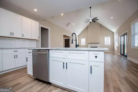 Entry Way - 1605 Five Points Rd, Waco, GA 30182 photo 3 of 14