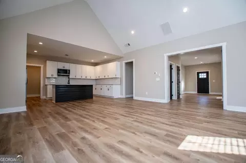 Living - 1605 Five Points Rd, Waco, GA 30182 photo 4 of 5