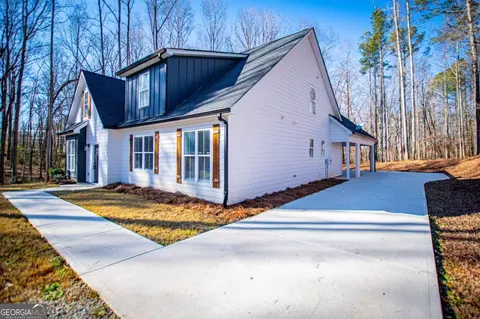 Exterior - 1605 Five Points Rd, Waco, GA 30182 photo 3 of 12