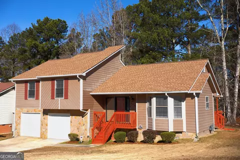 3325 Estate Lake Dr, Fairburn, GA 30213