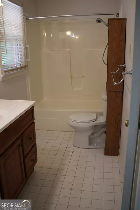 Bath - 5 Circle Dr, Hampton, GA 30228 photo 1 of 2