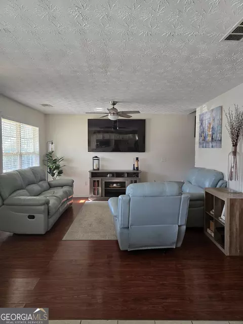 125 Sampson Ct, Covington, GA 30016