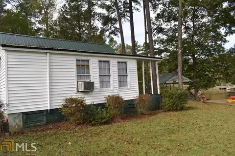 Exterior - 124 E Ward Rd, Jackson, GA 30233 photo 6 of 10