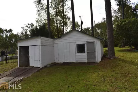 Exterior - 124 E Ward Rd, Jackson, GA 30233 photo 4 of 10