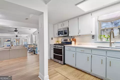 Kitchen - 189 Andrea Cir, Jackson, GA 30233 photo 4 of 4