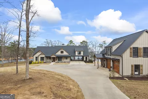 300 Black Point Dr, Hartwell, GA 30643