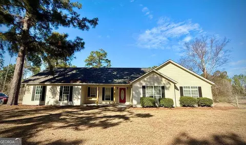 14 Quail Cir, Hazlehurst, GA 31539