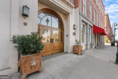 165 W Bay St #402W, Savannah, GA 31401