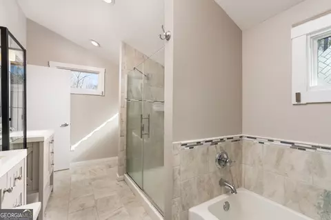 Bath - 547 Byars Dr, Macon, GA 31210 photo 7 of 14