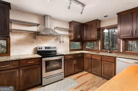 Kitchen - 547 Byars Dr, Macon, GA 31210 photo 4 of 10