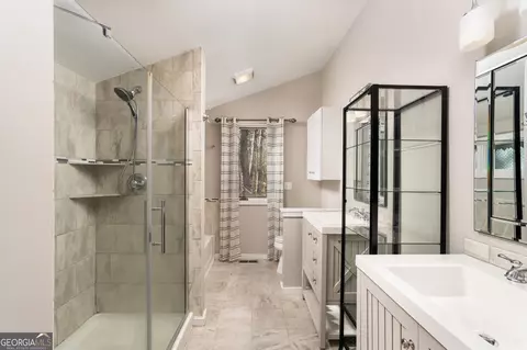 Bath - 547 Byars Dr, Macon, GA 31210 photo 5 of 14