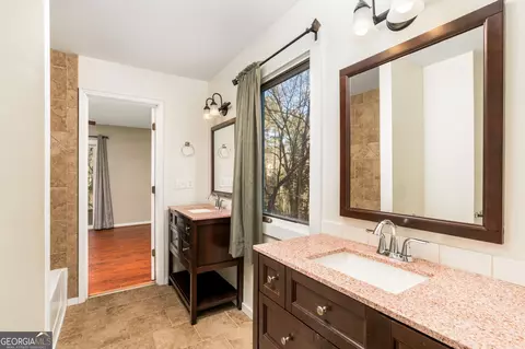 Bath - 547 Byars Dr, Macon, GA 31210 photo 2 of 14