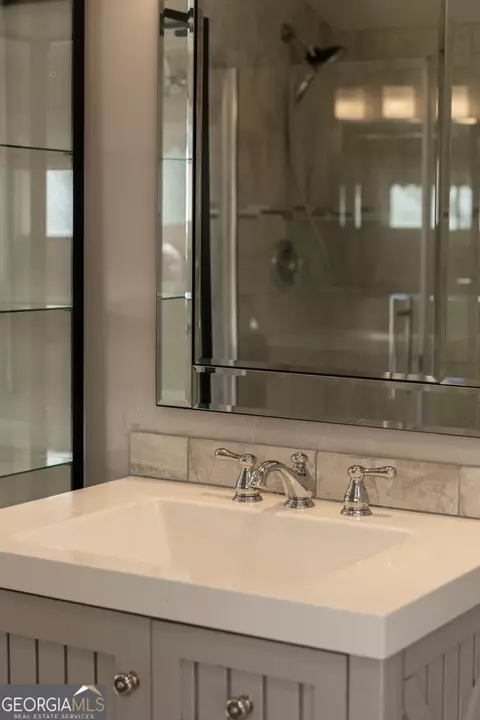 Bath - 547 Byars Dr, Macon, GA 31210 photo 11 of 14