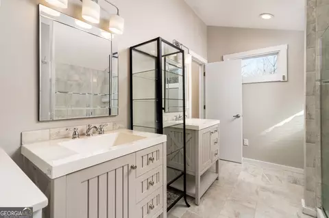 Bath - 547 Byars Dr, Macon, GA 31210 photo 6 of 14