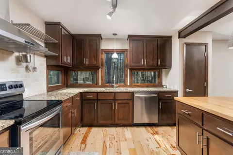 Kitchen - 547 Byars Dr, Macon, GA 31210 photo 5 of 10