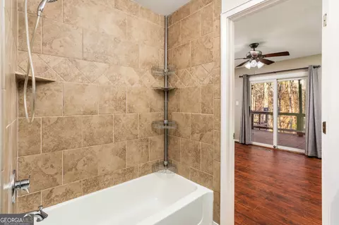 Bath - 547 Byars Dr, Macon, GA 31210 photo 4 of 14