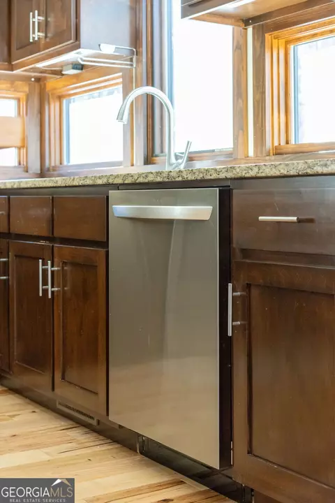 Kitchen - 547 Byars Dr, Macon, GA 31210 photo 6 of 10