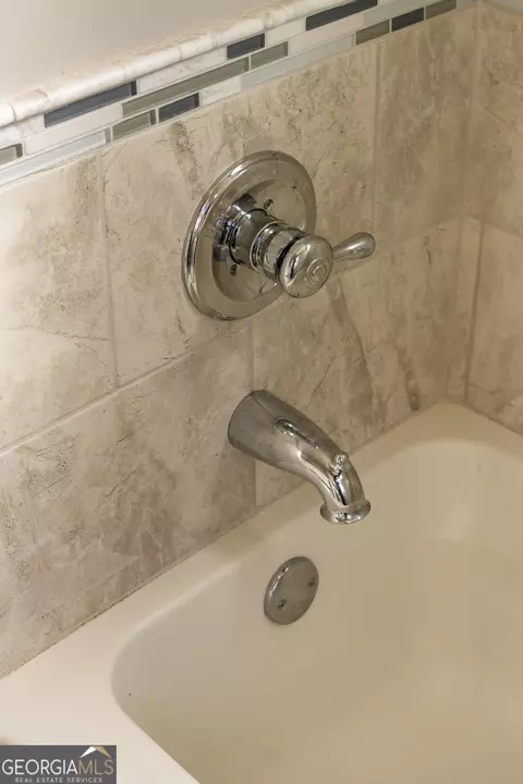 Bath - 547 Byars Dr, Macon, GA 31210 photo 8 of 14