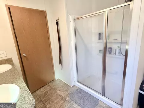 Bath - 5448 Blanton Mill Rd, Williamson, GA 30292 photo 7 of 9