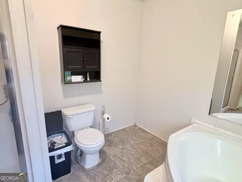 Bath - 5448 Blanton Mill Rd, Williamson, GA 30292 photo 6 of 9